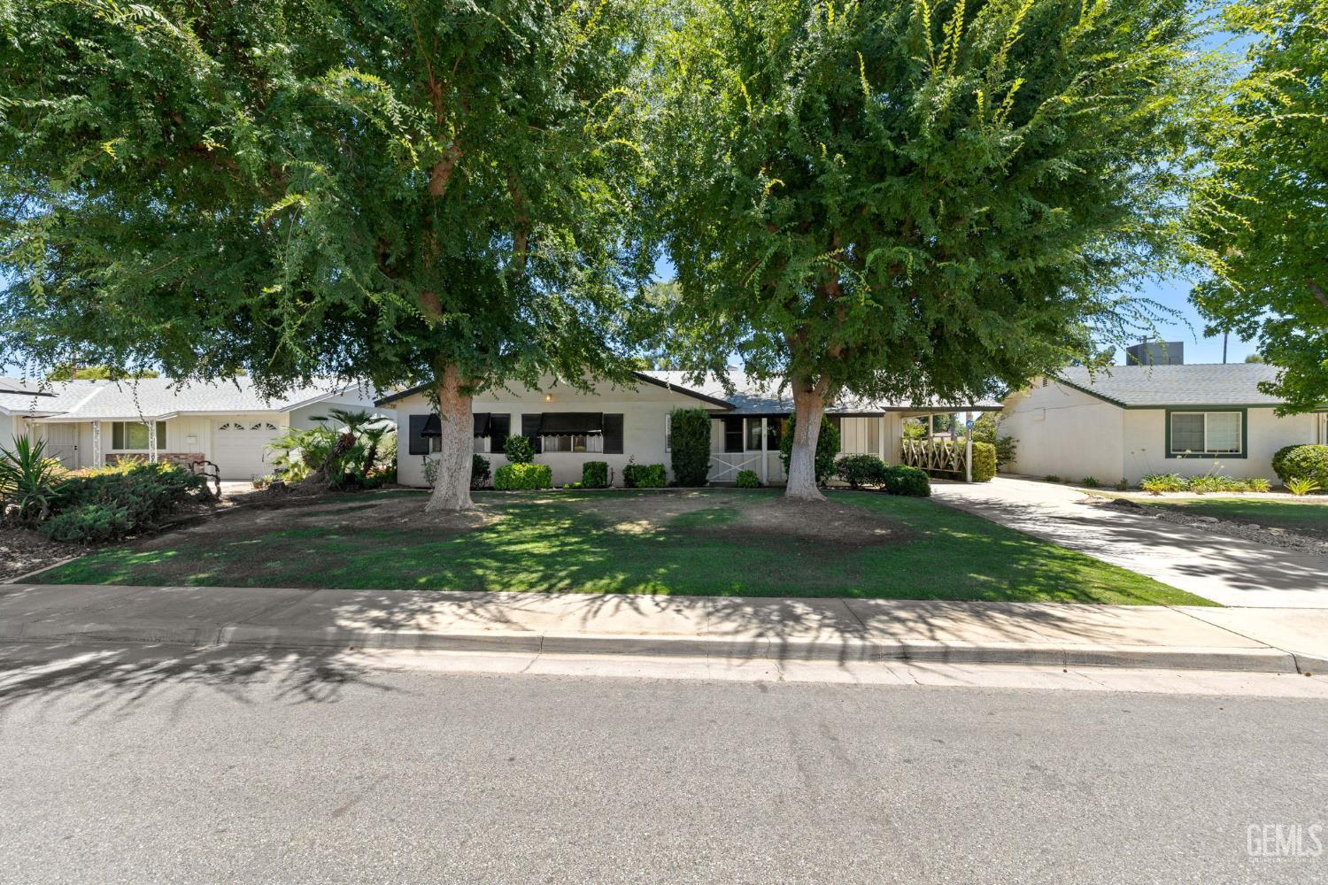 900 Cherry Hills Drive  Bakersfield CA 93309 photo