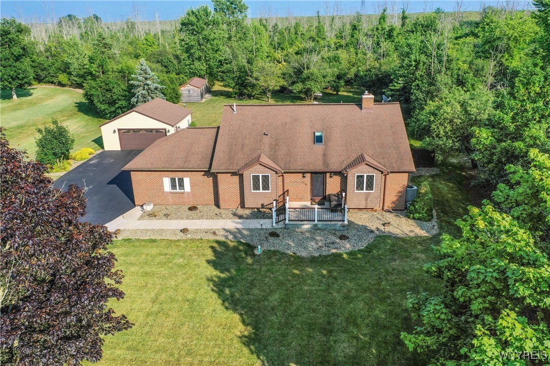 Property Photo:  996 Upper Mountain Road  NY 14092 