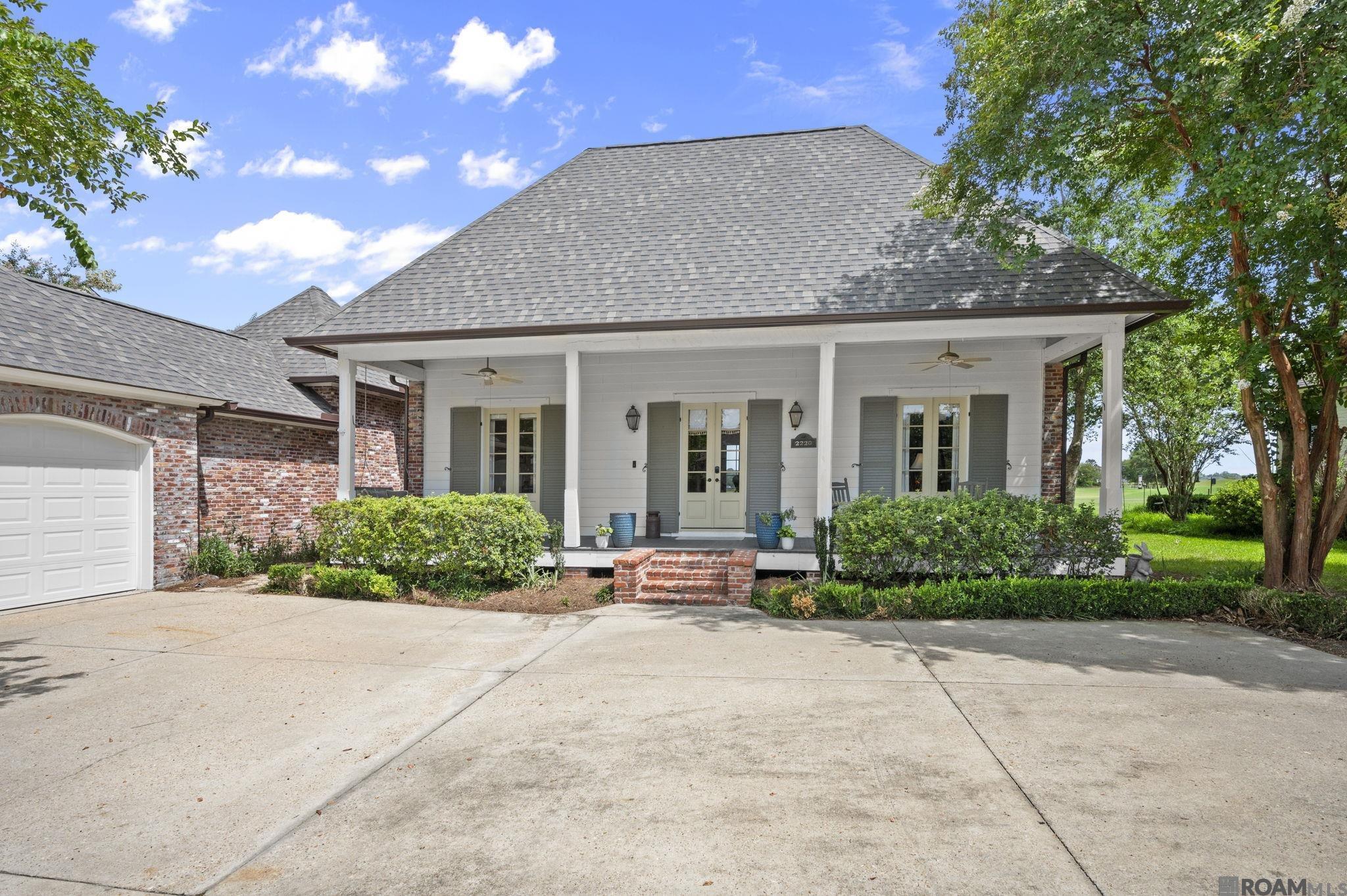 Property Photo: 2220 St Andrews Ave LA 70791