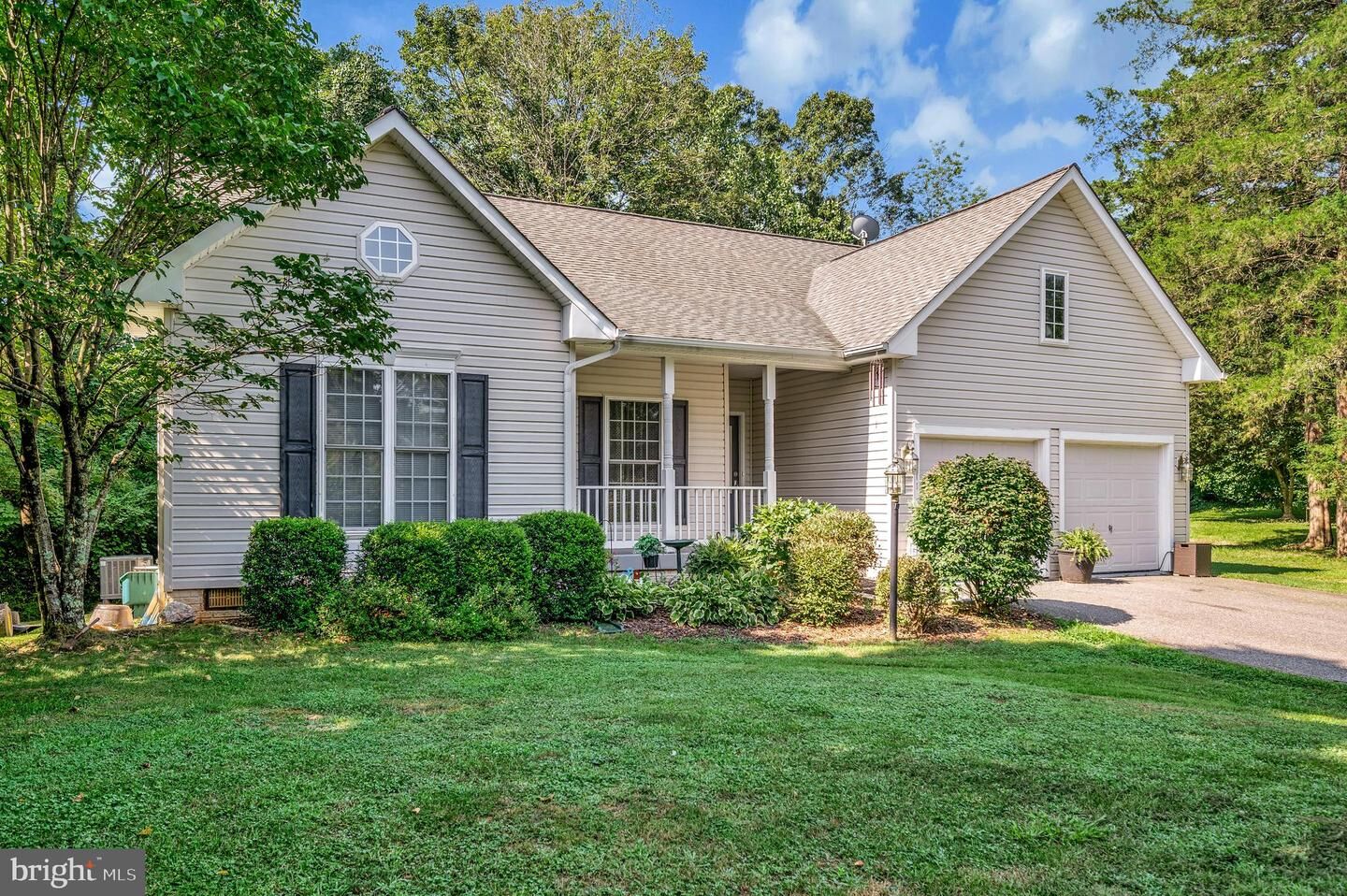 Property Photo: 411 Lakeview Parkway VA 22508
