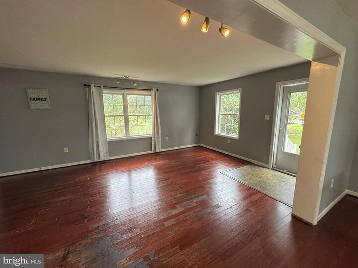 Property Photo:  602 E Laurel Street Extension  DE 19947 