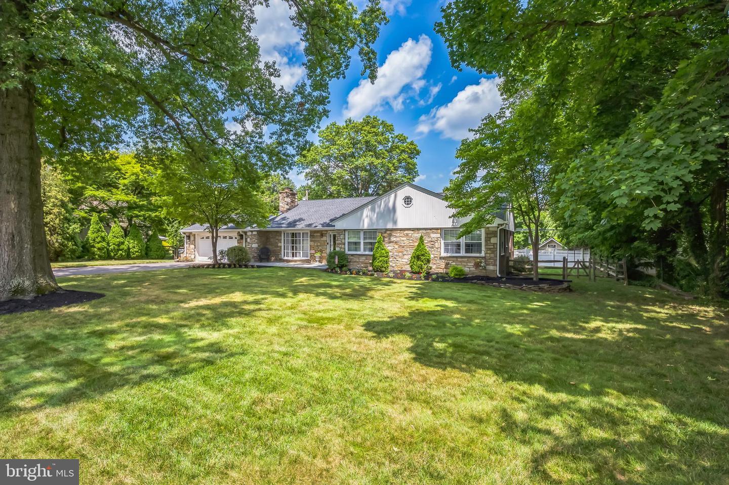 Property Photo: 1350 King Road PA 19006