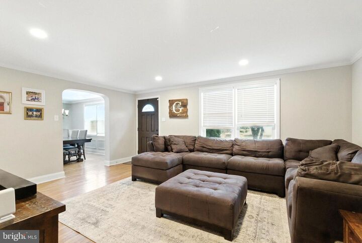 Property Photo:  421 Colonial Park Drive  PA 19064 