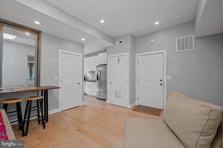 Property Photo:  833 19th Street NE 3  DC 20002 
