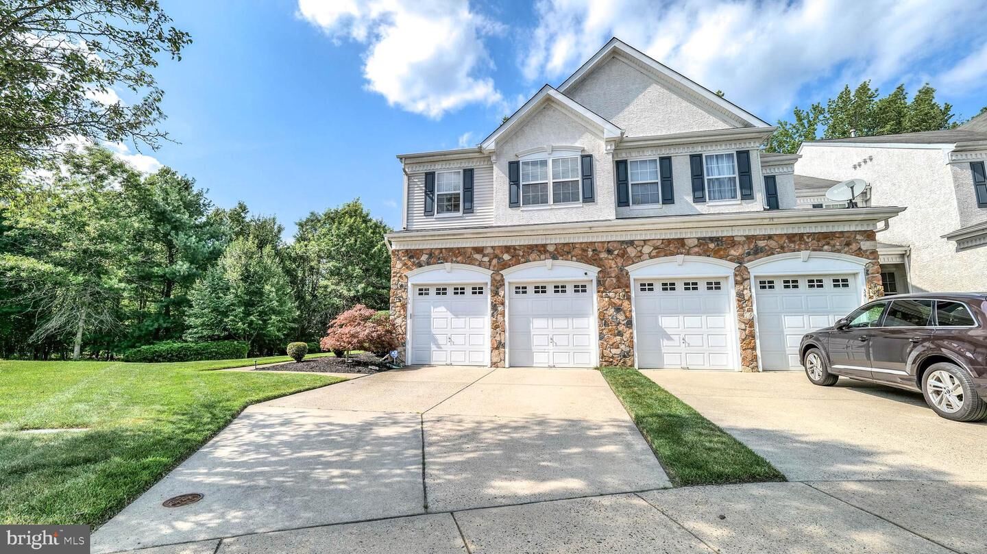Property Photo:  36 Hathaway Court  NJ 08053 