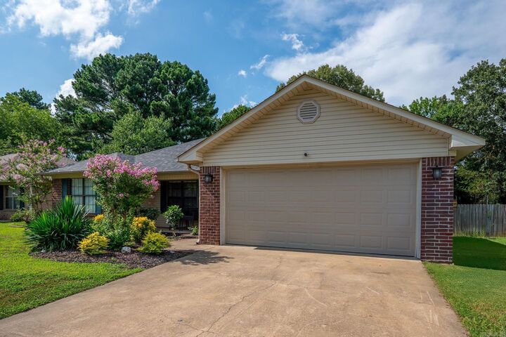 Property Photo: 1640 Southern Hills Drive AR 72034