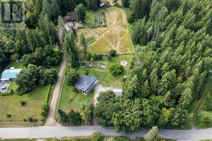 Property Photo: 5790 70 Avenue BC V0E 1K0