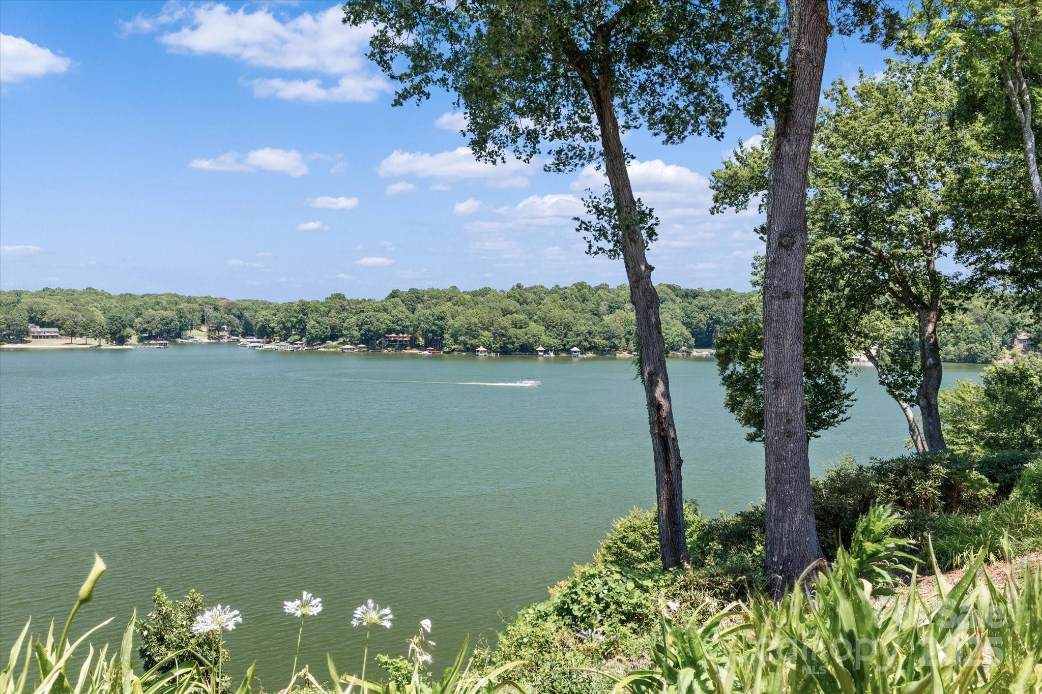 Property Photo:  1122 Astoria Parkway  NC 28609 