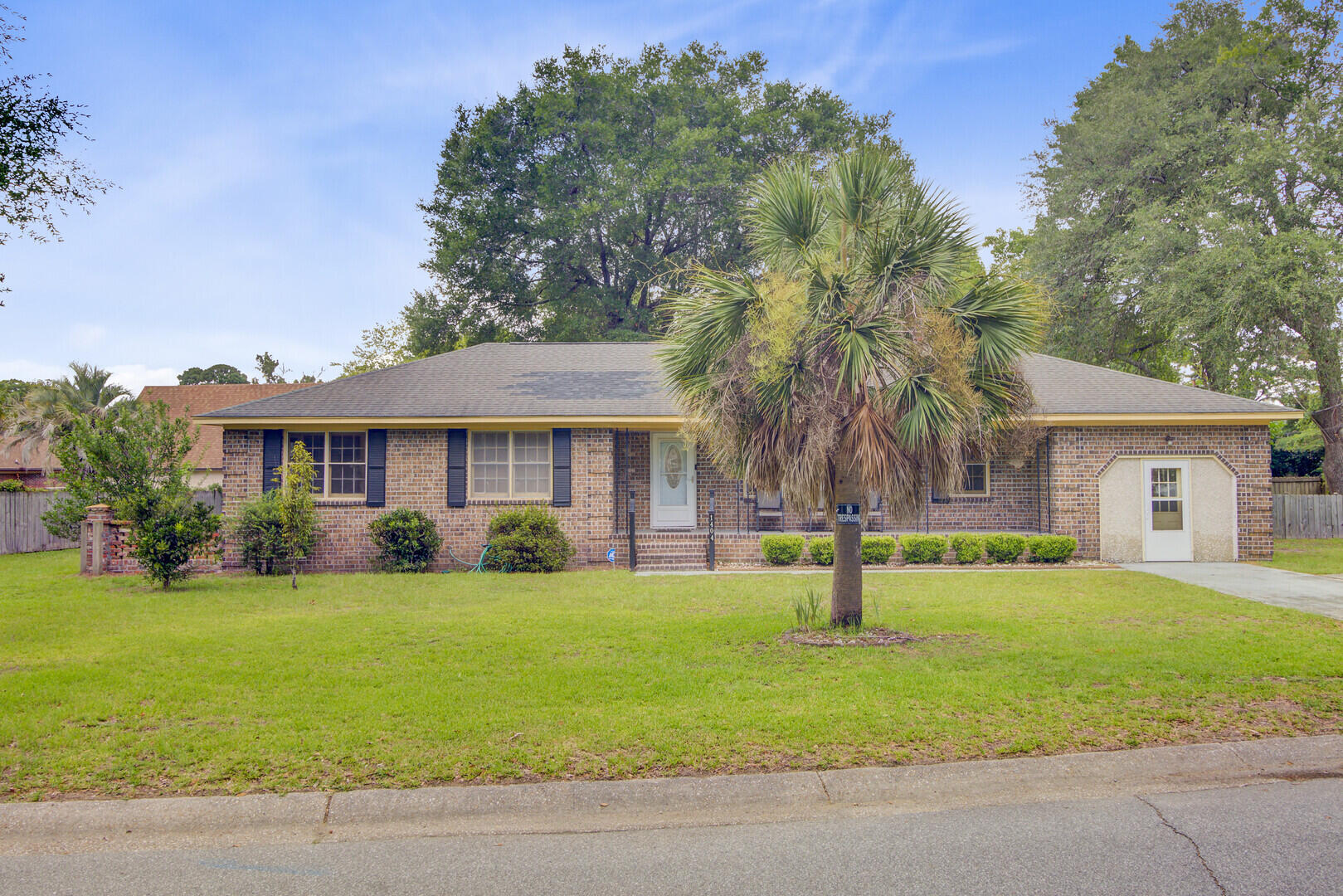 Property Photo:  1404 Ivy Isle Drive  SC 29412 