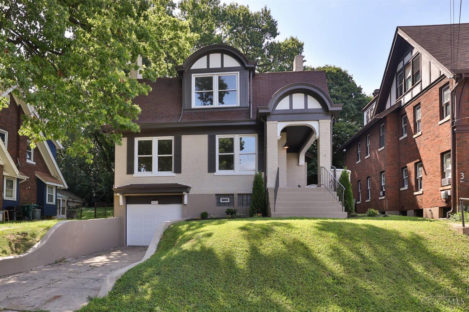 Property Photo:  2915 Fischer Place  OH 45211 