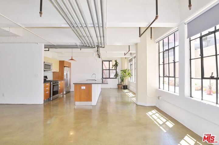 746 S Los Angeles St  Los Angeles CA 90014 photo