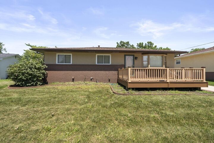 Property Photo: 471 Deerwood E Avenue OH 43230