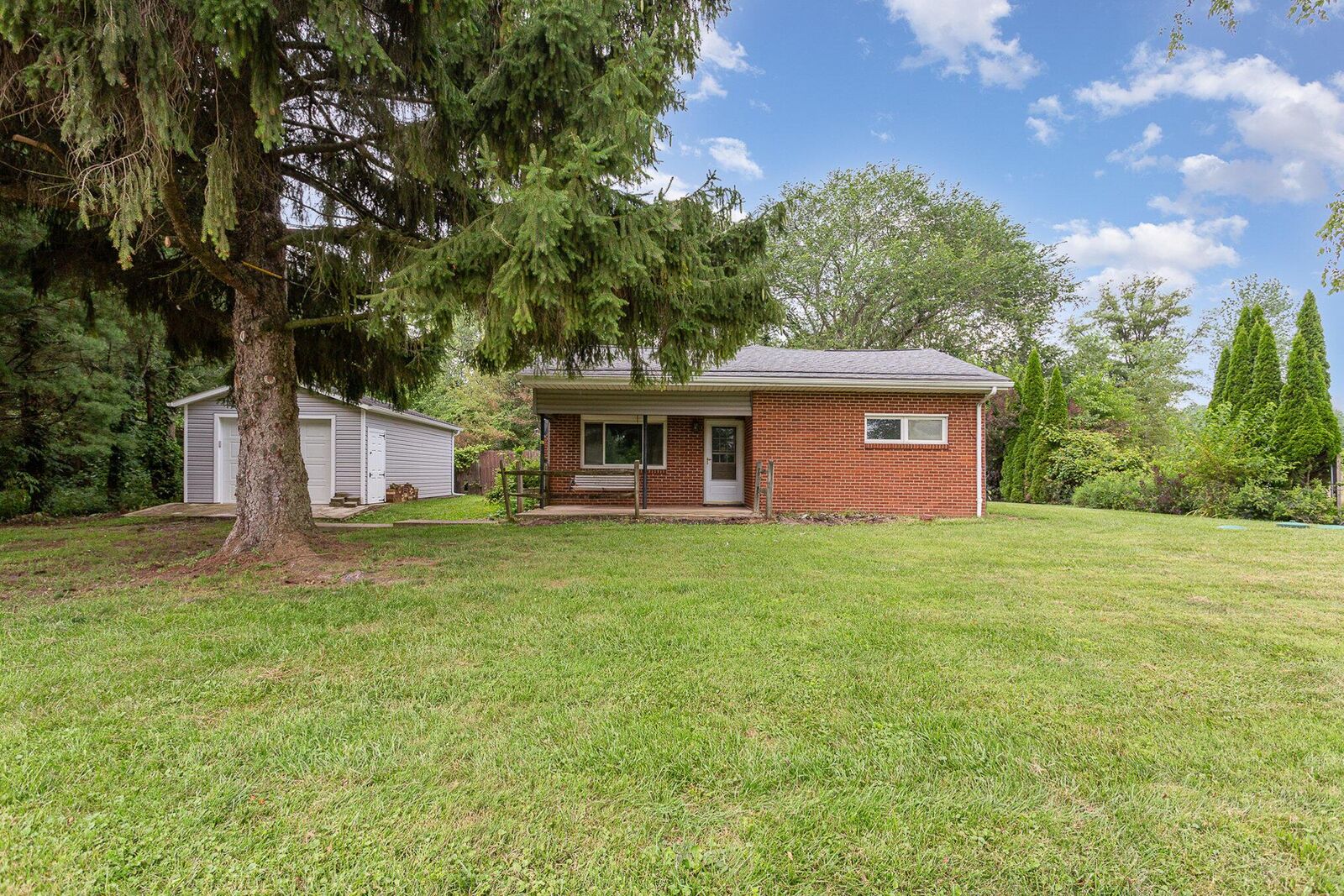 Property Photo: 5552 Summit SW Road OH 43062