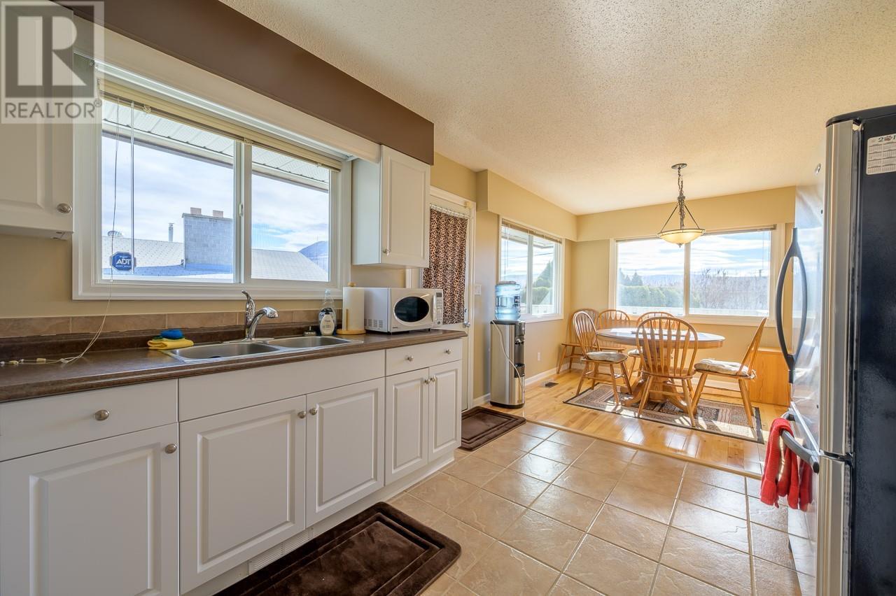 Property Photo:  1612 Sheridan Drive  BC V2B 6A9 