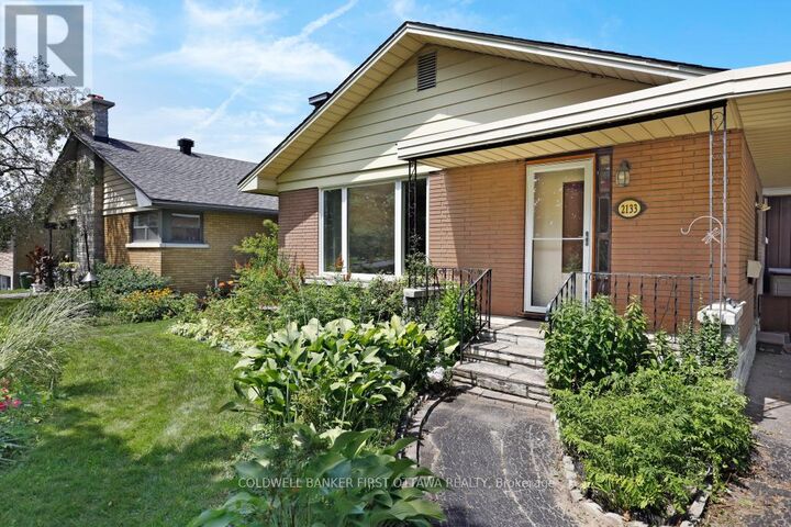 Property Photo: 2133 Westbourne Avenue ON K2A 1N3
