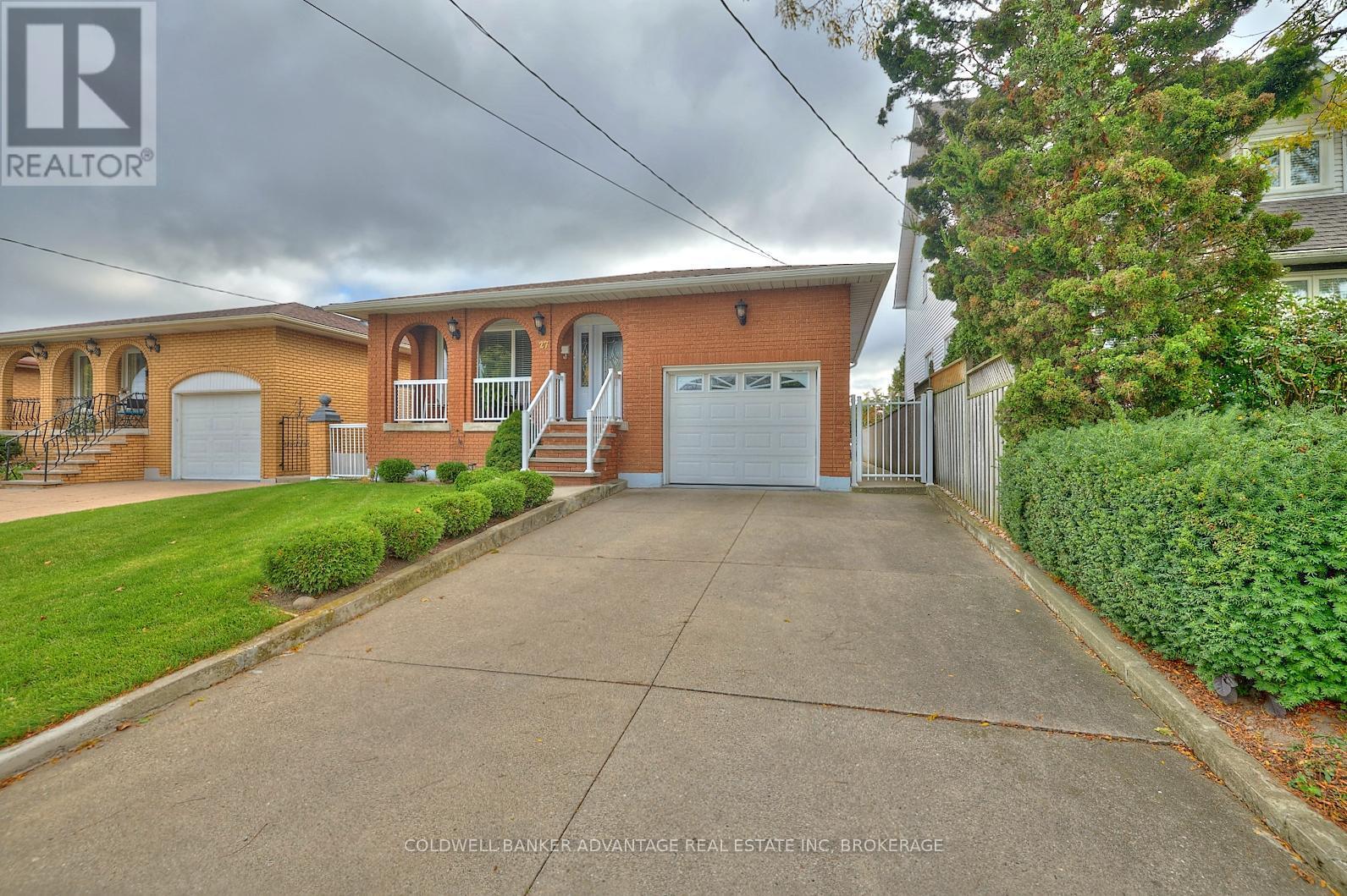 Property Photo:  27 Quinn Avenue  ON L8W 1K4 