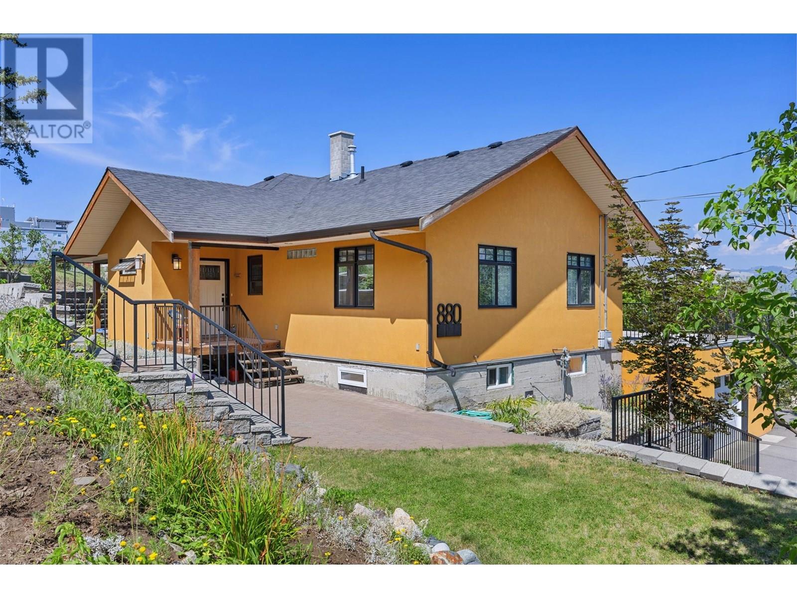 Property Photo:  880 6th Avenue  BC V2C 3S1 