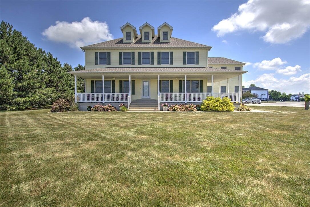 Property Photo: 1180 Greenbrier Boulevard IL 62535