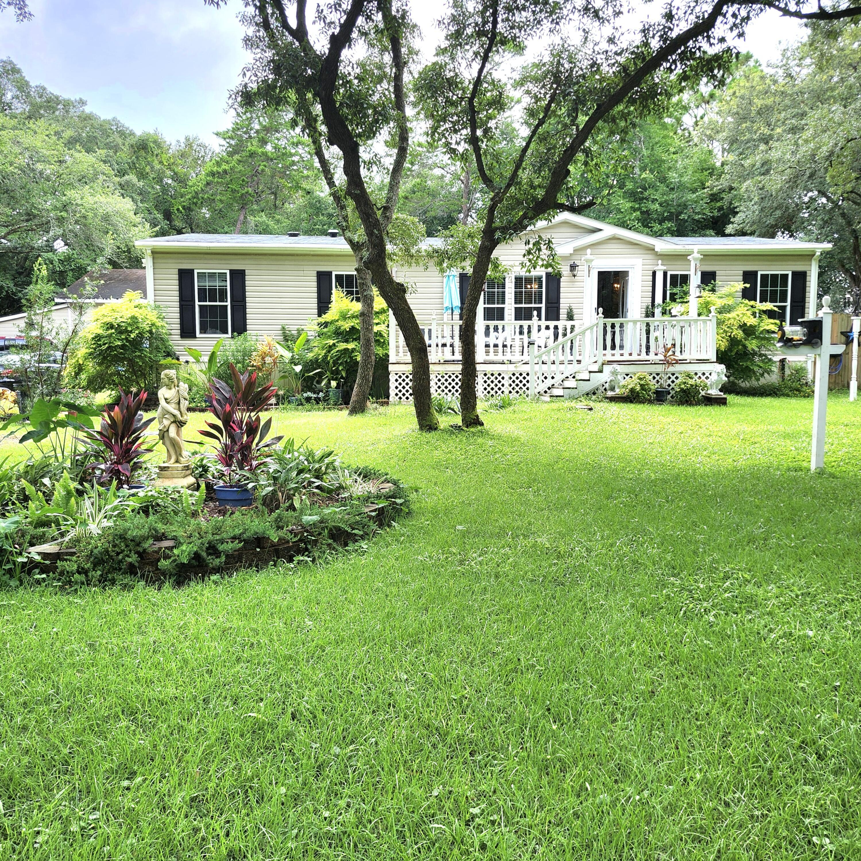 Property Photo: 770 Lloyd Street FL 32547