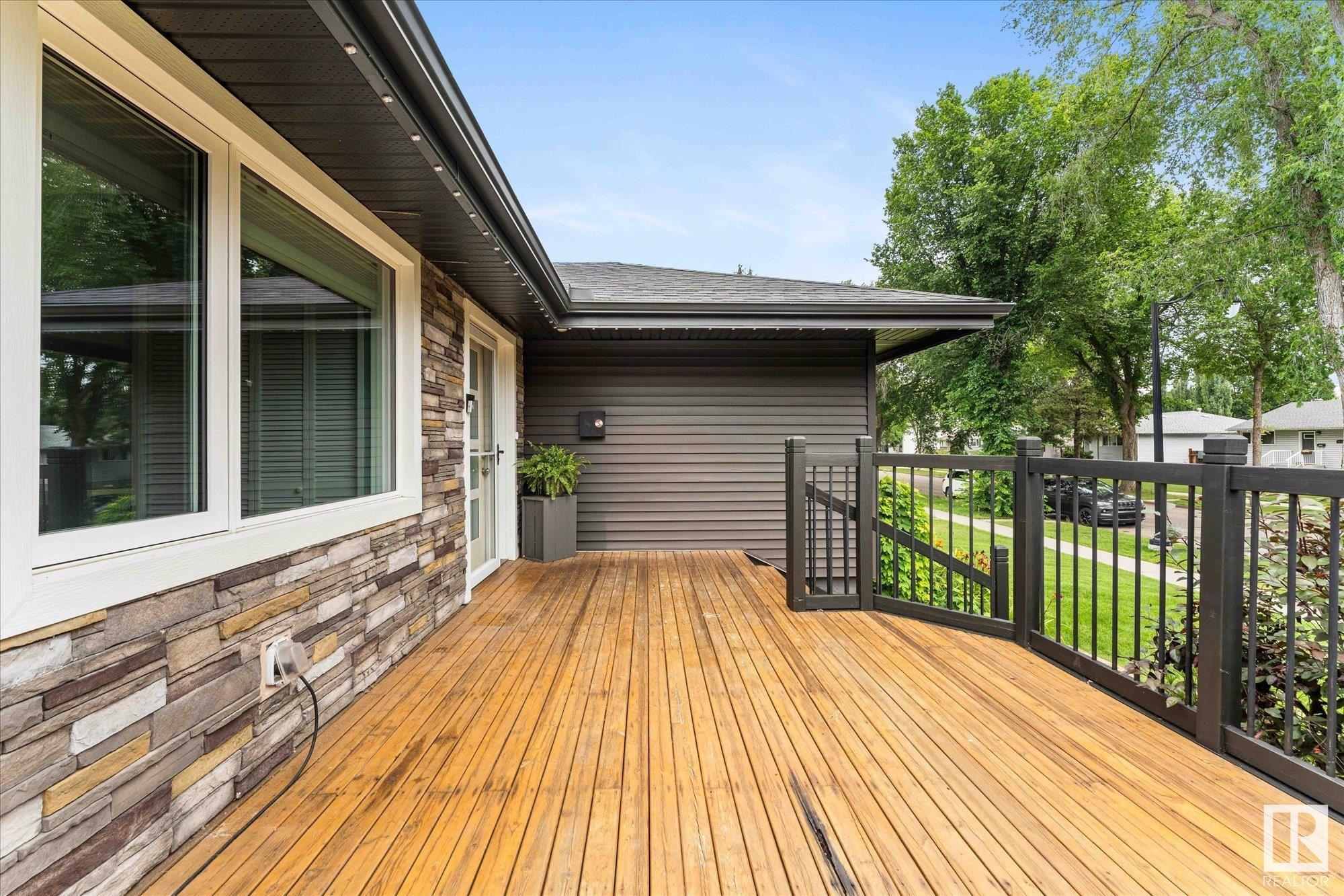 Property Photo:  9208 148 Street NW  AB T5R 1A3 