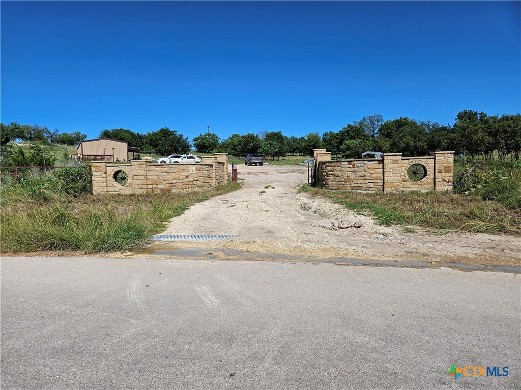 Property Photo: 194 County Road 3430 TX 76550