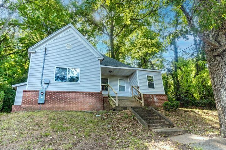Property Photo: 2424 Campbell Street TN 37406
