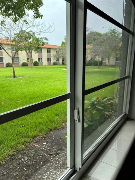 Property Photo:  9 NE 19th Ct 102 C  FL 33305 