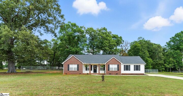 Property Photo: 221 Sylvia Road SC 29627