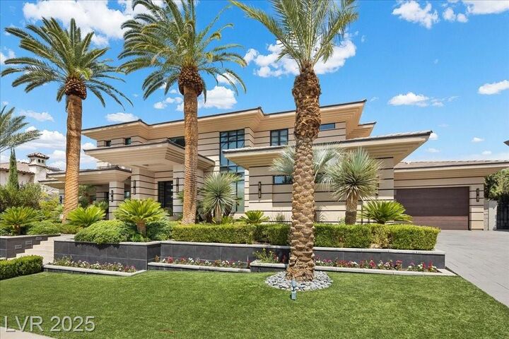 Property Photo:  