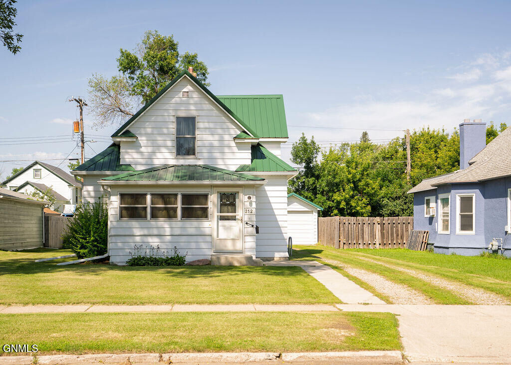 Property Photo: 212 3rd Avenue SW ND 58401