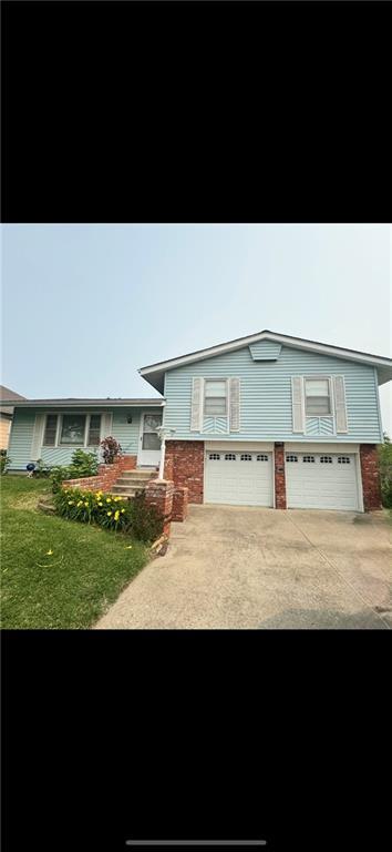 Property Photo:  1405 Carrol Drive  MO 64080 