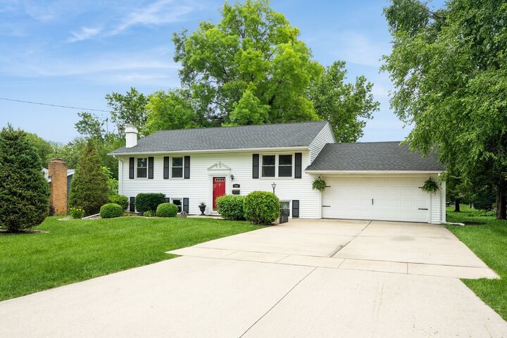 Property Photo:  502 4th Street SE  IA 50009 