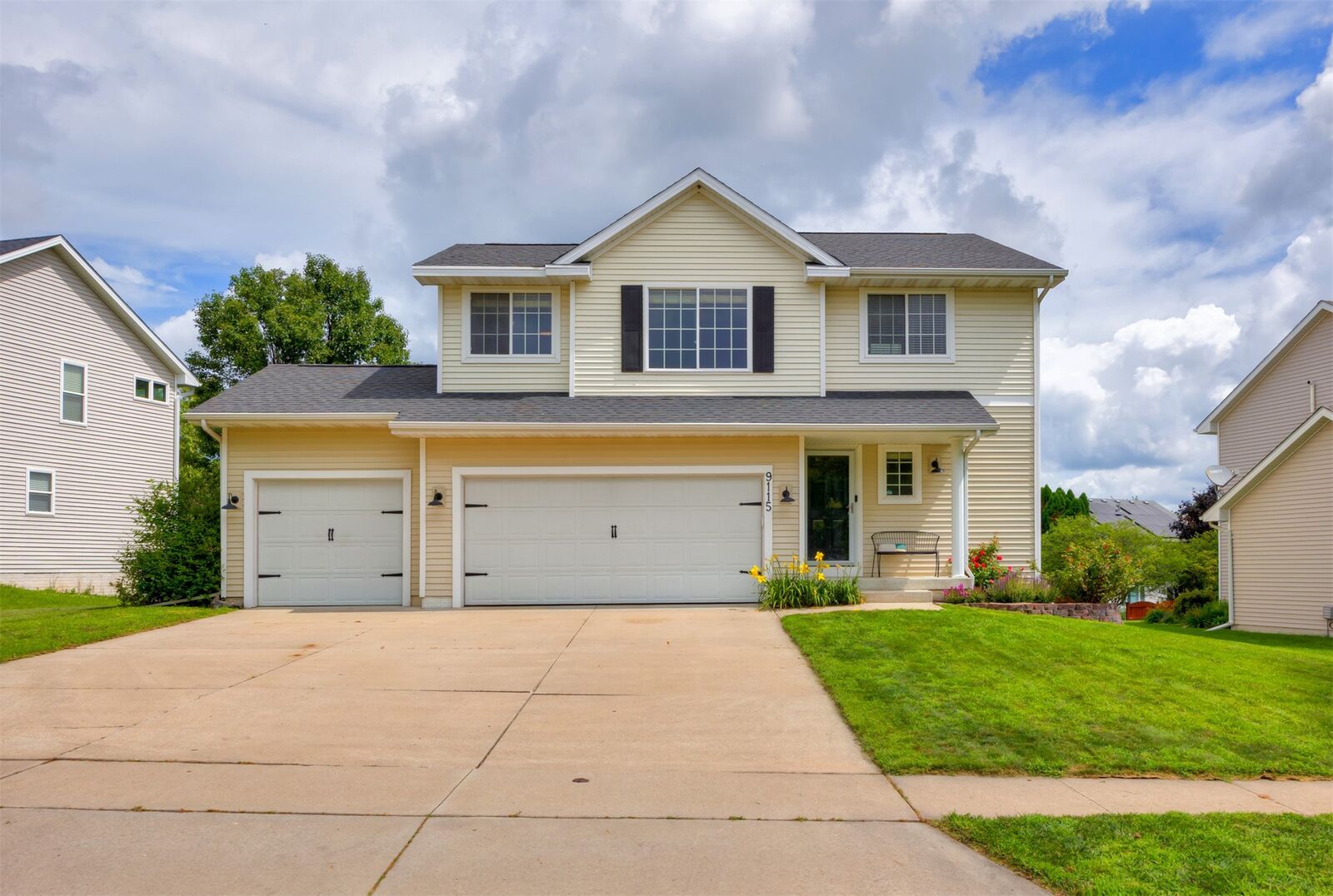 Property Photo: 9115 Cowden Drive IA 50131
