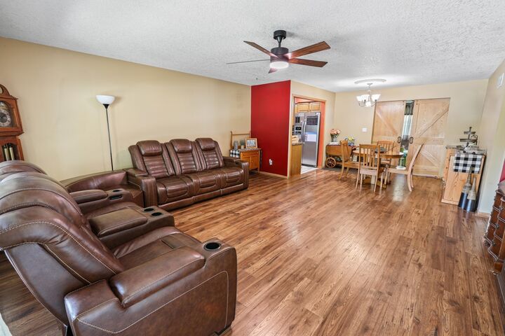 Property Photo:  505 W Meadow Drive  IA 50228 