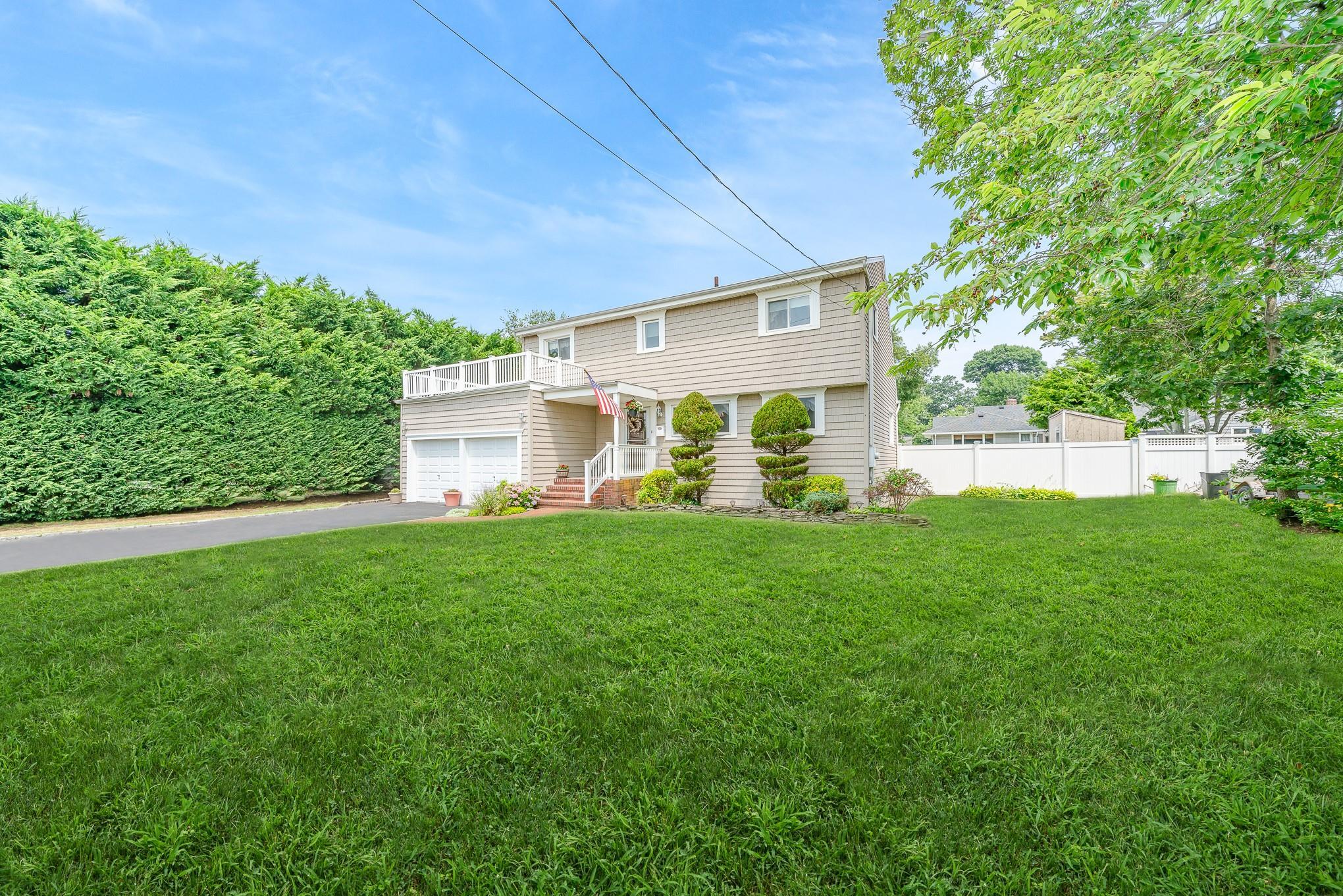 Property Photo:  49 Iroquois Street E  NY 11758 