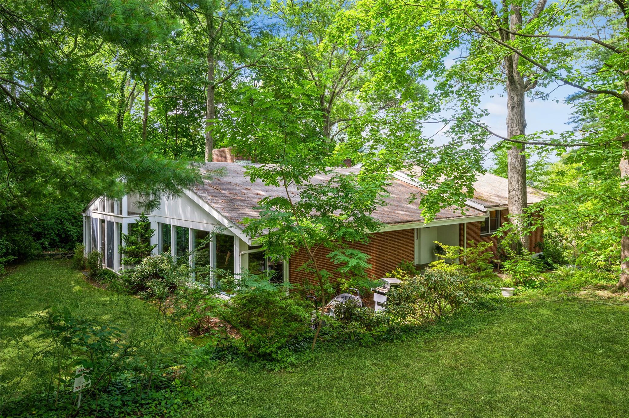 Property Photo:  160 Hampshire Road  NY 10708 