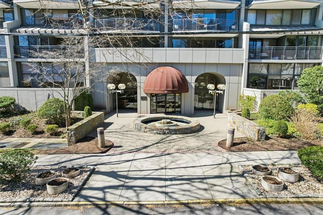 Property Photo: 15 Stewart Place 12J NY 10603