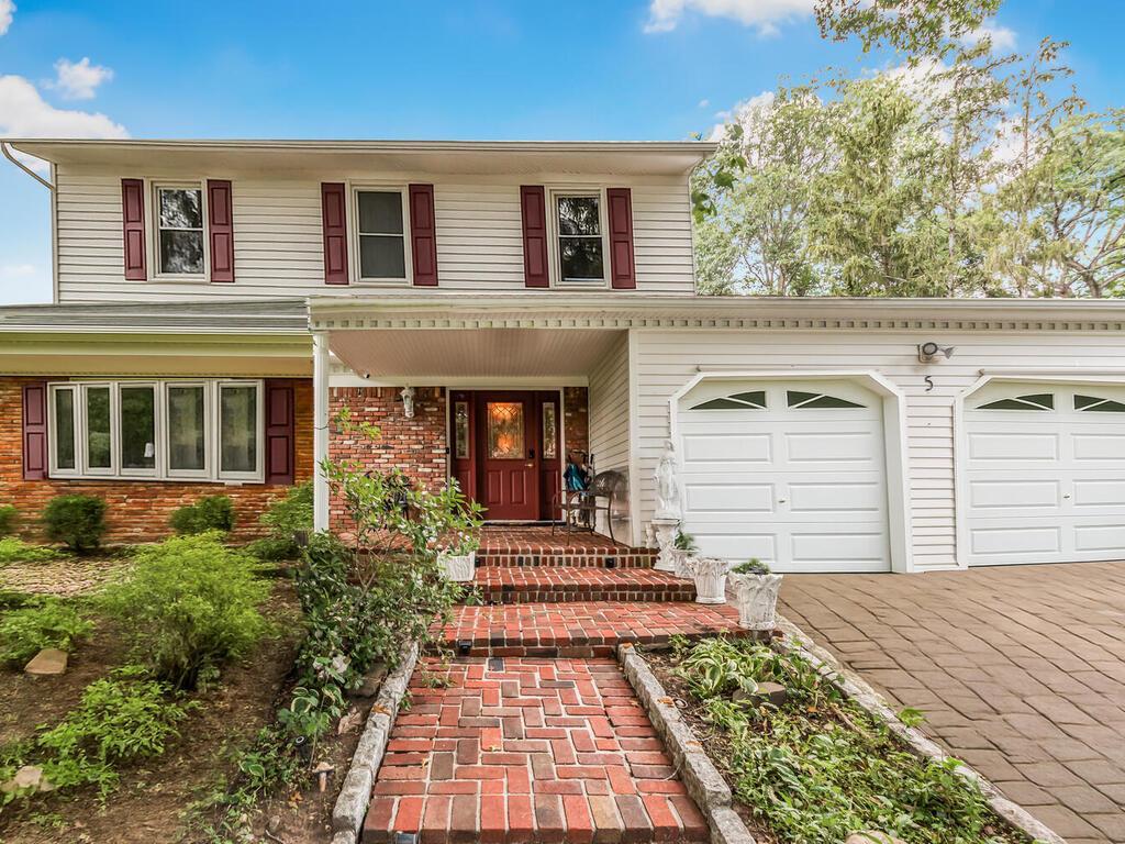 Property Photo:  5 Drexel Court  NY 10956 