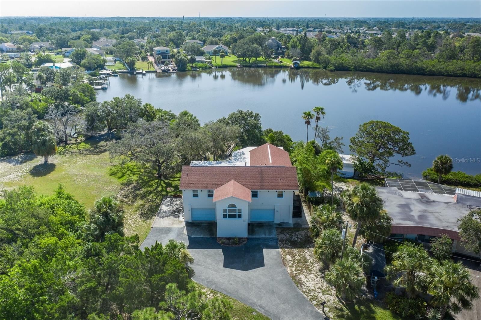 Property Photo:  2020 Cove Court  FL 34691 
