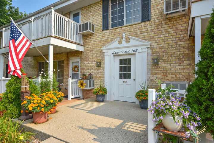 Property Photo:  142 Heidel Rd 7  WI 53092 