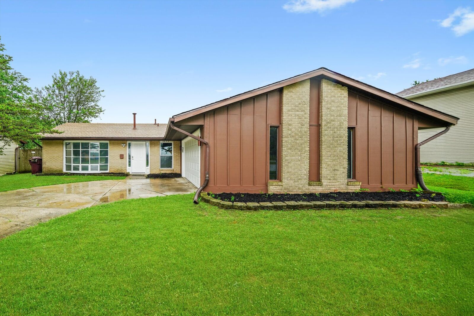 Property Photo: 3032 E 223rd Street IL 60411