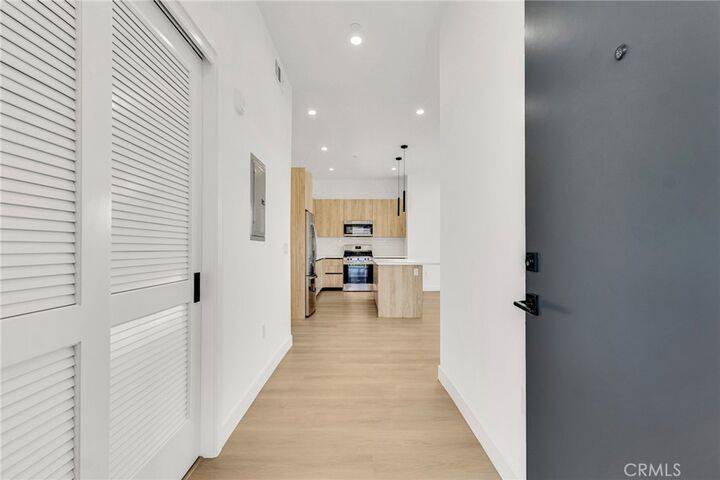 Property Photo:  848 N. Hayworth 401  CA 90046 