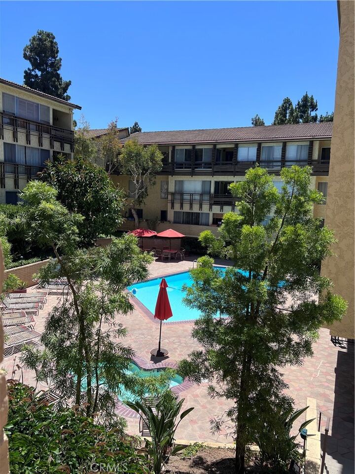 Property Photo: 5600 Kensington Way 209 CA 90230