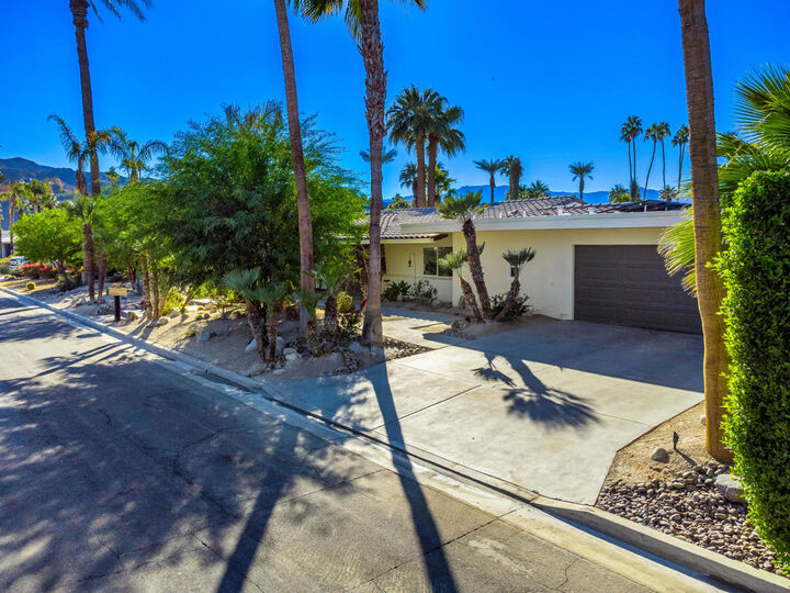 Property Photo:  45675 Via Corona  CA 92210 