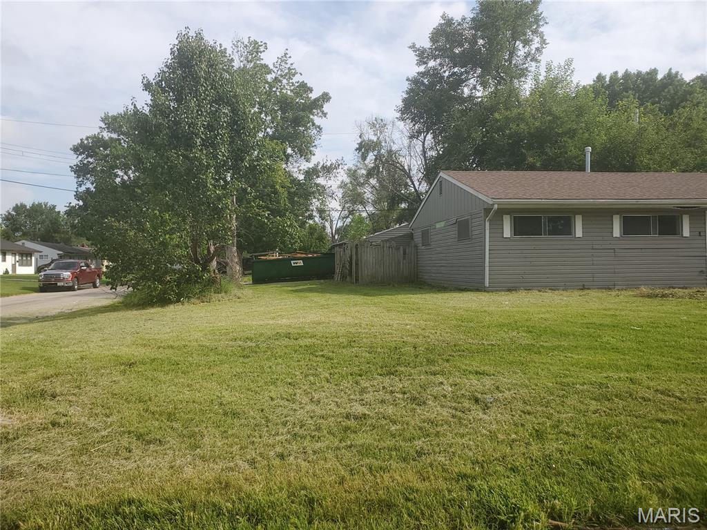 Property Photo: 111 Lazarcheff Drive IL 62206