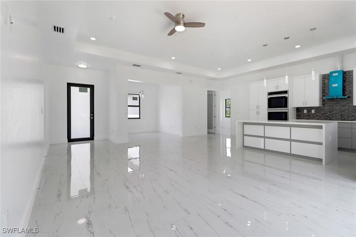 Property Photo: 2911 28th Street SW FL 33976
