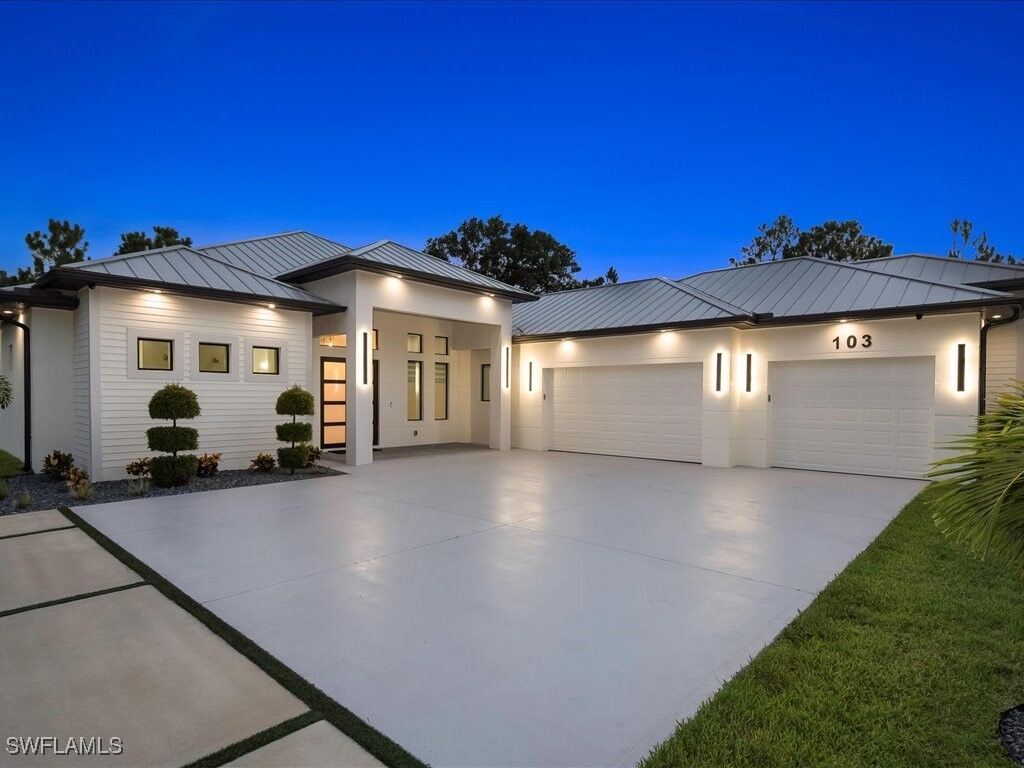 Property Photo:  103 14th Street SE  FL 34117 