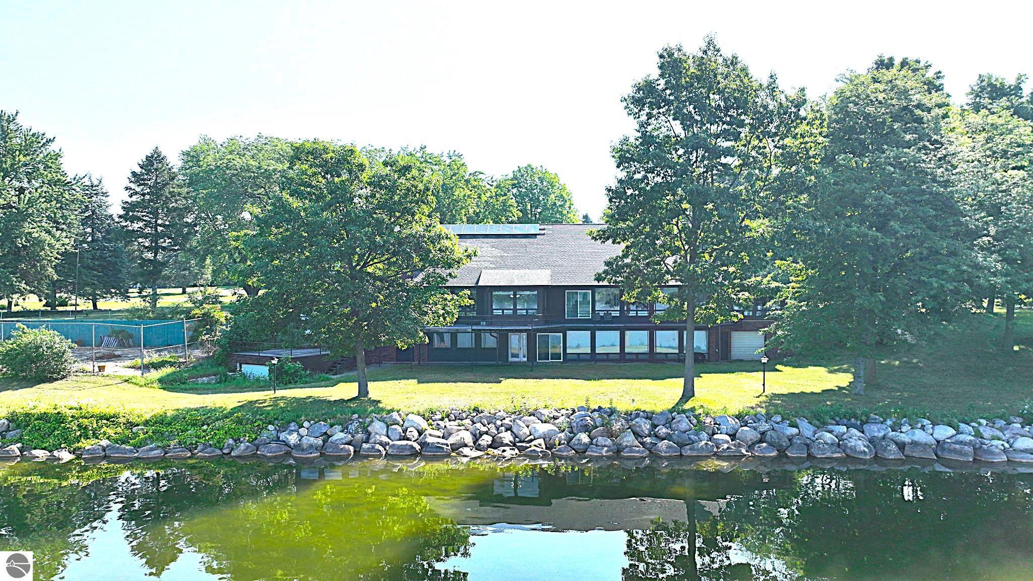 Property Photo:  1084 Clubhouse Drive  MI 48893 