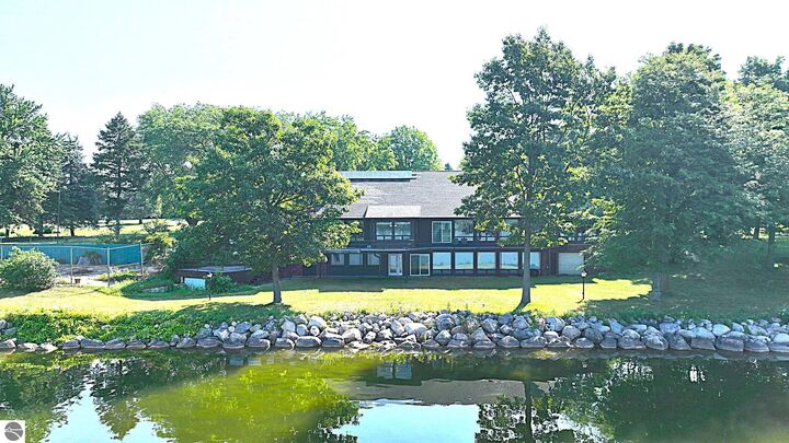 Property Photo:  1084 Clubhouse Drive  MI 48893 