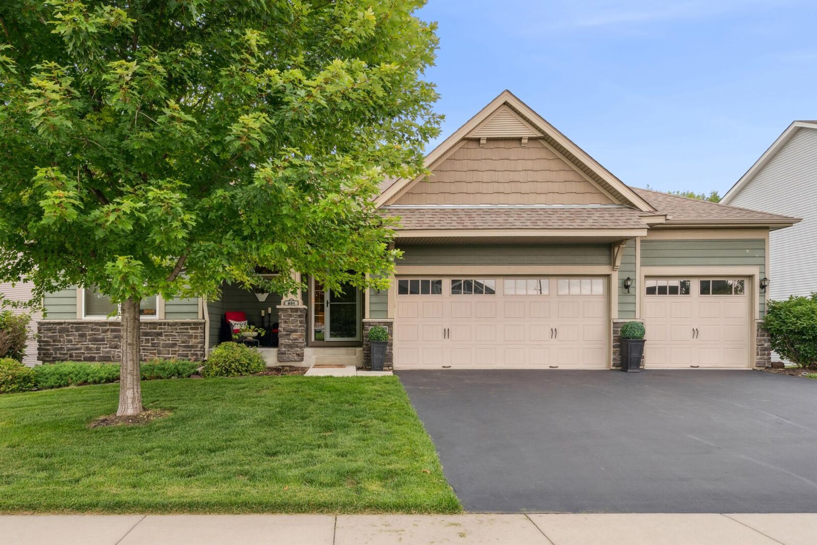 Property Photo:  891 Cascade Drive  MN 55318 